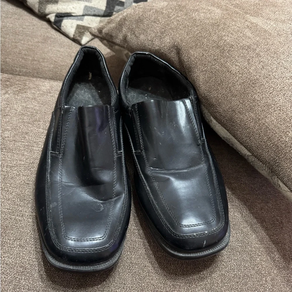 Black Slip-On Loafers with Glossy Finish and Sturdy Sole